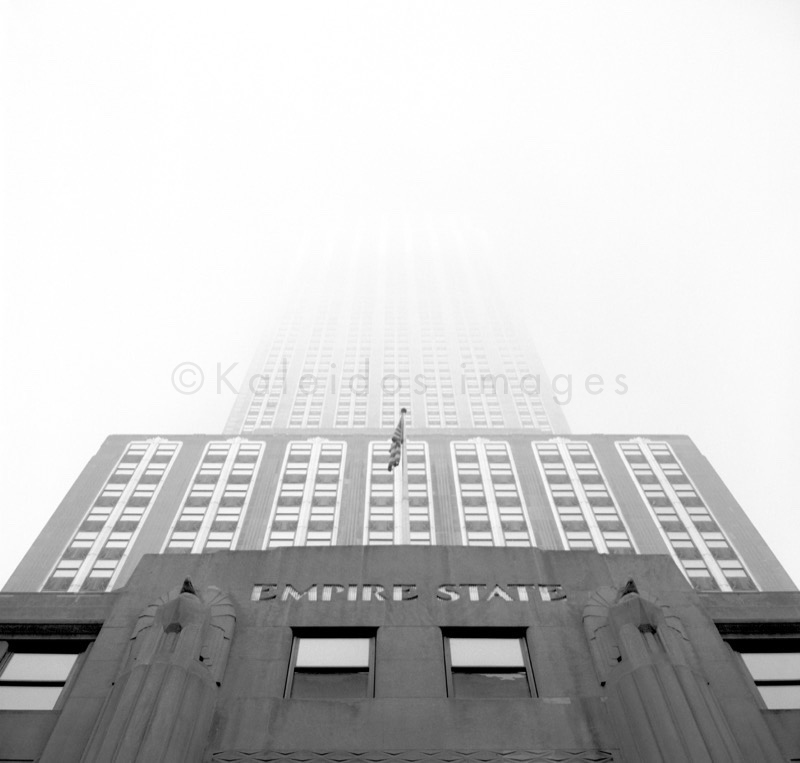 Architecture;Buildings;Cities;City;Fog;Foggy;Kaleidos;Kaleïdos;New York;Tarek Charara;Towns;United States of America;USA;Winter;NYC;Skyscrapers;William Frederick Lamb;Shreve Lamb & Harmon;La parole à l'image